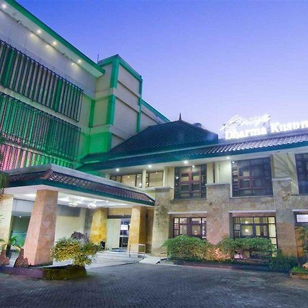 Griyadharmakusuma Hotel Bojonegoro Экстерьер фото