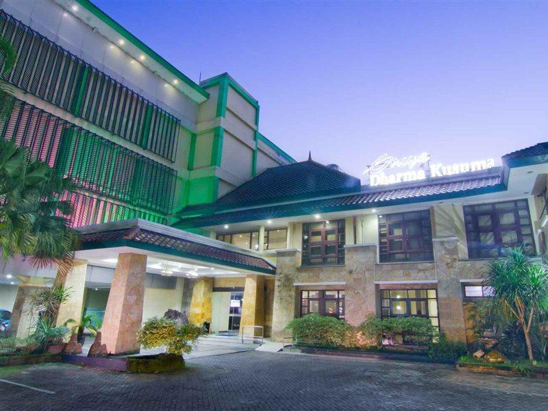 Griyadharmakusuma Hotel Bojonegoro Экстерьер фото