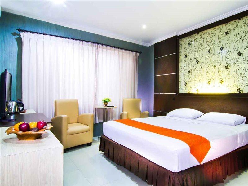 Griyadharmakusuma Hotel Bojonegoro Экстерьер фото